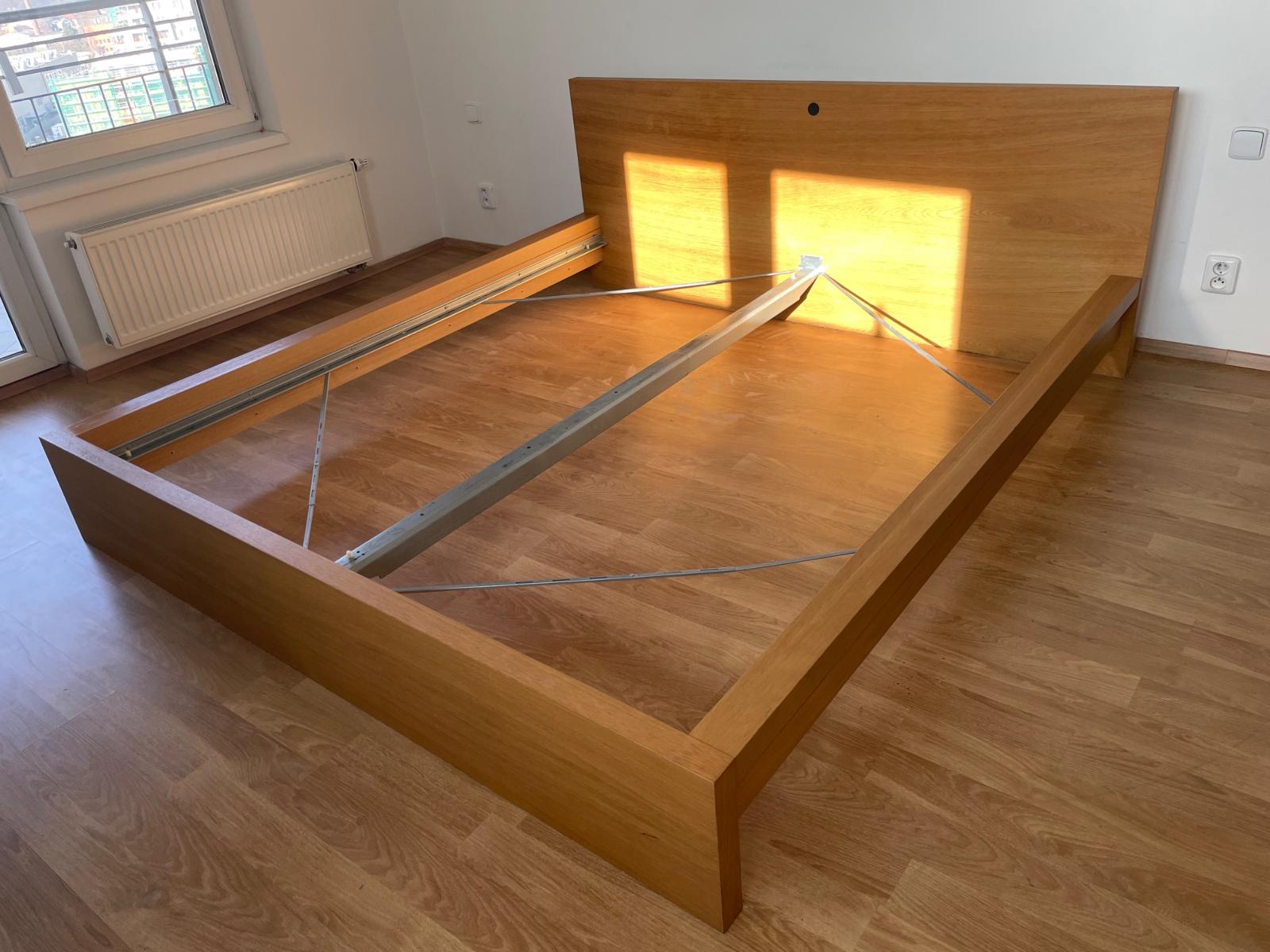 IKEA MALM postel 160x200